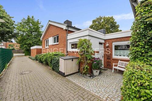 Vordere Hausansicht - 5 Zimmer Bungalow zum Kaufen in Kaltenkirchen