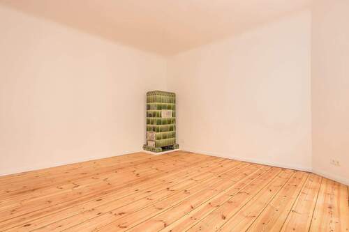 Wohnzimmer - 2 Zimmer Etagenwohnung zum Kaufen in Berlin