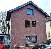 Oberforstbach! Freistehendes Zweifamilienhaus mit großer Garage und pflegeleichtem Grundstück - Aachen