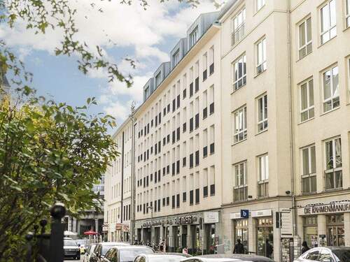 Gebäudeansicht Straßenseite - Exklusives City-Appartement in Berlin-Mitte - Albrechtstraße, wenige Schritte zur Spree & Schiffbauerdamm