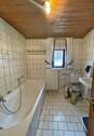 Badezimmer.jpg - Mehrfamilienhaus, Wohnhaus in Zwiesel