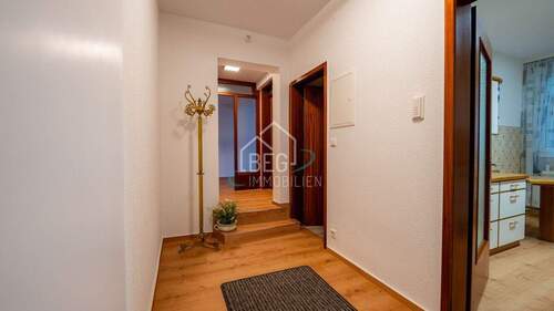 Flur - Mehrfamilienhaus, Wohnhaus mit 362,40 m&sup2; in Gaildorf zum Kaufen