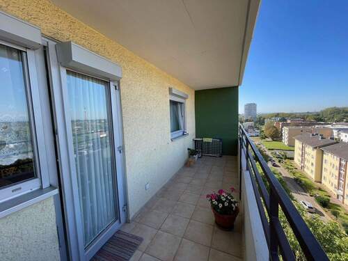 Balkon 2 - Helle 3 – Zimmer-Wohnung im 8. OG mit 2 Balkonen