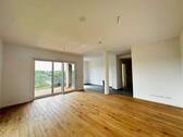 helles und großzügiges Wohnzimmer - 3 Zimmer Etagenwohnung in Dresden