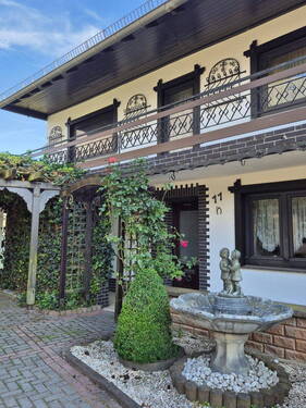 Hauseingang - Haus mit Werkstatt, Lager und Scheune