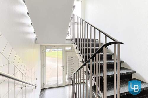 Treppenhaus - 3 Zimmer Etagenwohnung in Kiel