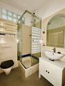 Badezimmer mit Dusche - 