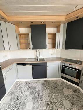 Einbauküche - Großzügige lichtdurchflutete 3-Zimmer-Maisonette-Wohnung mit sonniger Dachterrasse