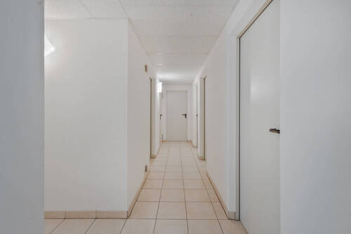 Kellerflur zu abgeschlossene Kellerräume - 