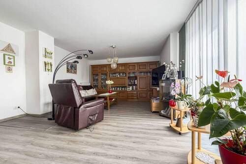 Wohnzimmer - 5 Zimmer Einfamilienhaus in Priesendorf