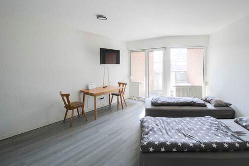 Wohnzimmer - 1 Zimmer Einfamilienhaus zum Kaufen in Nürnberg