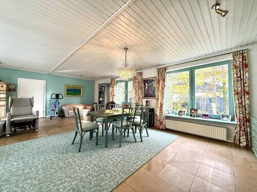 Wohn- und Essbereich - Bungalow mit 211,00 m&sup2; in Kelkheim (Taunus) zum Kaufen