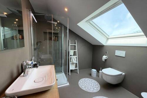 DG Bad mit Dusche und WC - 