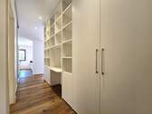 Flur mit Einbauschrank - 