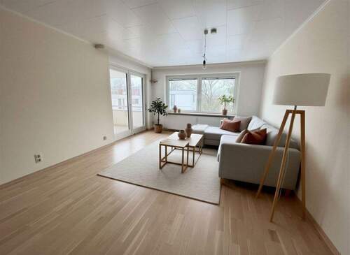 großes Wohnzimmer - (KI generiert) - 