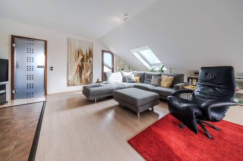 Großzügiger Wohnbereich - 4 Zimmer Etagenwohnung zum Kaufen in Hofheim am Taunus