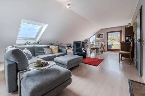 Geräumiger Wohn- und Essbereich - Etagenwohnung mit 126,00 m&sup2; in Hofheim am Taunus zum Kaufen