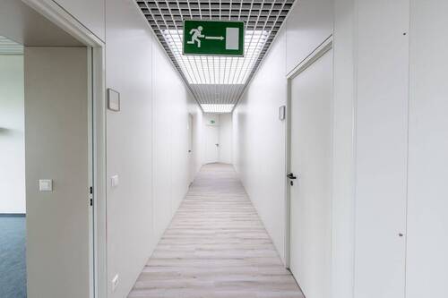 Büroflur - Büro mit 92,00 m&sup2; in Fellbach zur Miete