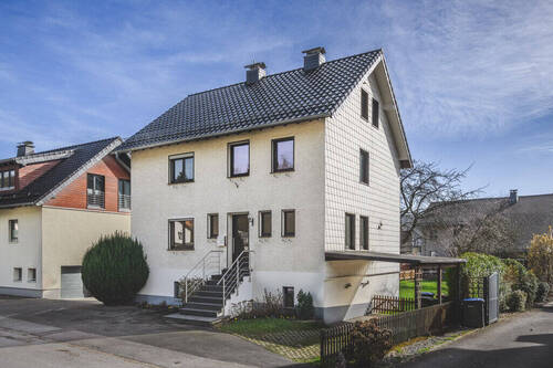 Titelbild - Seltene Gelegenheit in Rurberg: Haus am Rursee mit Seeblick
