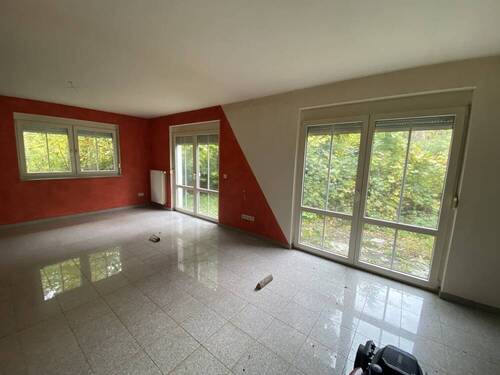 Wohnzimmer - 4 Zimmer Einfamilienhaus zum Kaufen in Weißenohe