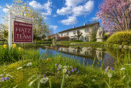 Hatz & Team Immobilien GmbH - Exklusives Einfamilienhaus mit traumhaftem Grundstück und Grünblick in begehrter Siedlungsrandlage von Rotthalmünster!