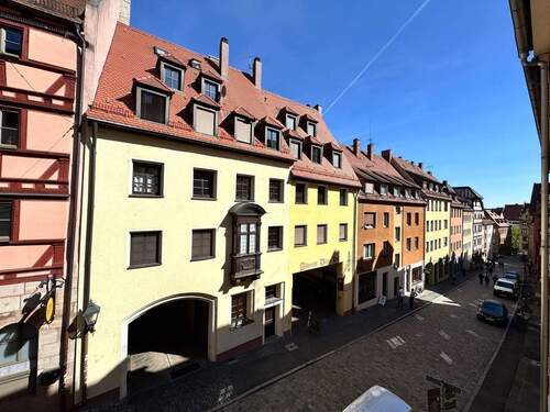 Wohnen in der Altstadt - Erstbezug nach Komplett-Modernisierung – 3-Zimmer mit ganzem Stockwerk & Loggia, Sebalder Altstadt