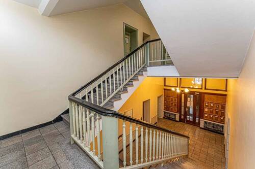 Treppenhaus - Etagenwohnung mit 94,00 m&sup2; in Berlin zum Kaufen