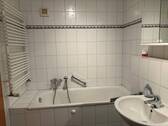 Bad mit Wanne - 