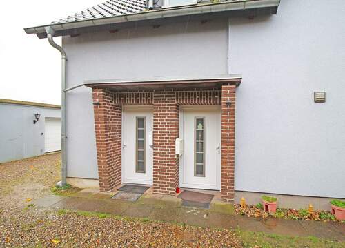 Eingangstür - 3 Zimmer Etagenwohnung zur Miete in Mözen