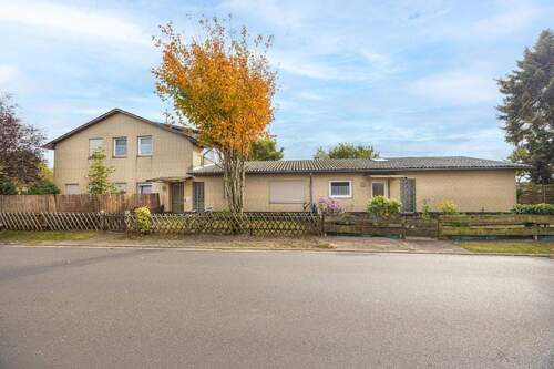 Außenansicht - Mehrfamilienhaus mit vier Wohneinheiten, Garten und Entwicklungspotenzial