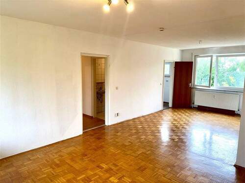 Wohnzimmer - Etagenwohnung mit 68,90 m² in Nürnberg zum Kaufen