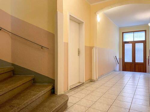 Treppenhaus - 2 Zimmer Etagenwohnung zum Kaufen in Bautzen