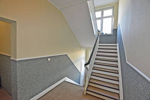 Treppenhaus - 2 Zimmer Mehrfamilienhaus, Wohnhaus zum Kaufen in Essen