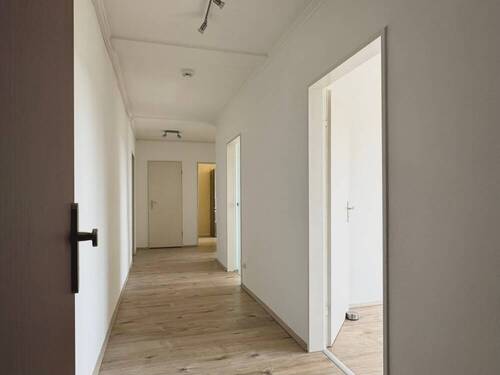 Flur - Etagenwohnung mit 76,00 m&sup2; in Hamburg zum Kaufen