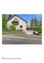 22_Außenansicht_mit_Garage_und_Stellplatz - 