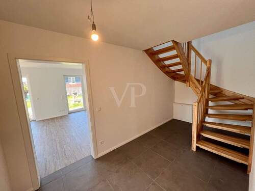 Flur mit Blick in den Wohnbereich - 