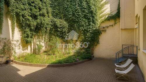 Hof / Eingangsbereich - 