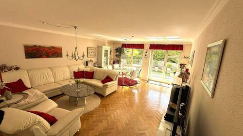 Großzügiger Wohn- und Essbereich - Etagenwohnung mit 98,80 m&sup2; in Wedel zum Kaufen