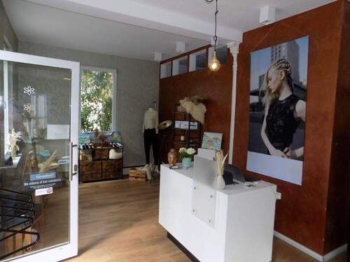 0101 Empfang.jpg - Frisörsalon in historischem Gebäude