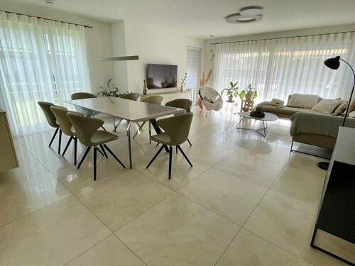 Wohn- und Essbereich - Wohnen im Herzen von Oberkirch. Geräumig Wohnung mit 106 m² Wohnfl., Balkon, TG-Stellplatz, inklusive Einbauküche