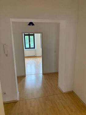 Flur - Etagenwohnung mit 74,60 m&sup2; in Görlitz zur Miete