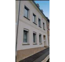 Reihenmittelhaus mit Einliegerwohnung, teilsaniert, sanierungsbedürftig - Meerane