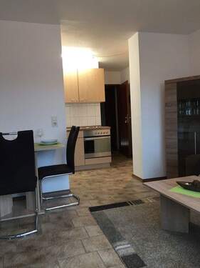 Essecke mit Blick in Küche - 