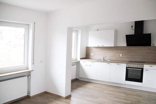 IMG_1788 - Einziehen & wohlfühlen: Renovierte 5-Zimmer-Wohnung mit Balkon und Küche inklusive