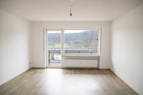 Wohnzimmer - Etagenwohnung mit 107,80 m&sup2; in Greding zur Miete