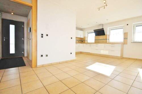 Koch-/Essbereich mit Blick zum Windfang (EG) - 