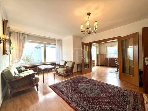 Wohnzimmer EG - 8 Zimmer Mehrfamilienhaus, Wohnhaus zum Kaufen in Kelkheim (Taunus)