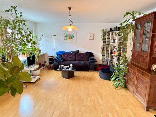 Wohnzimmer - 3 Zimmer Etagenwohnung zum Kaufen in Nürnberg