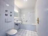 Bad mit Badewanne - 