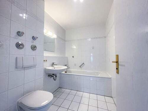 Bad mit Badewanne - 